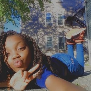 Meet your Posher, Dionne